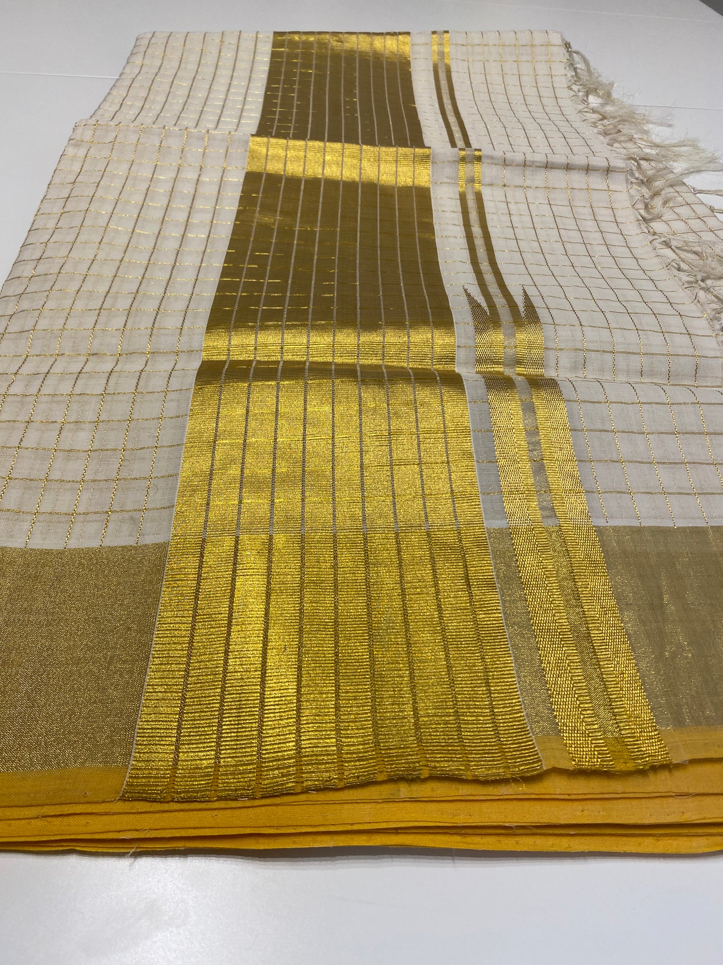 Kerala Handloom Set Saree in check pattern