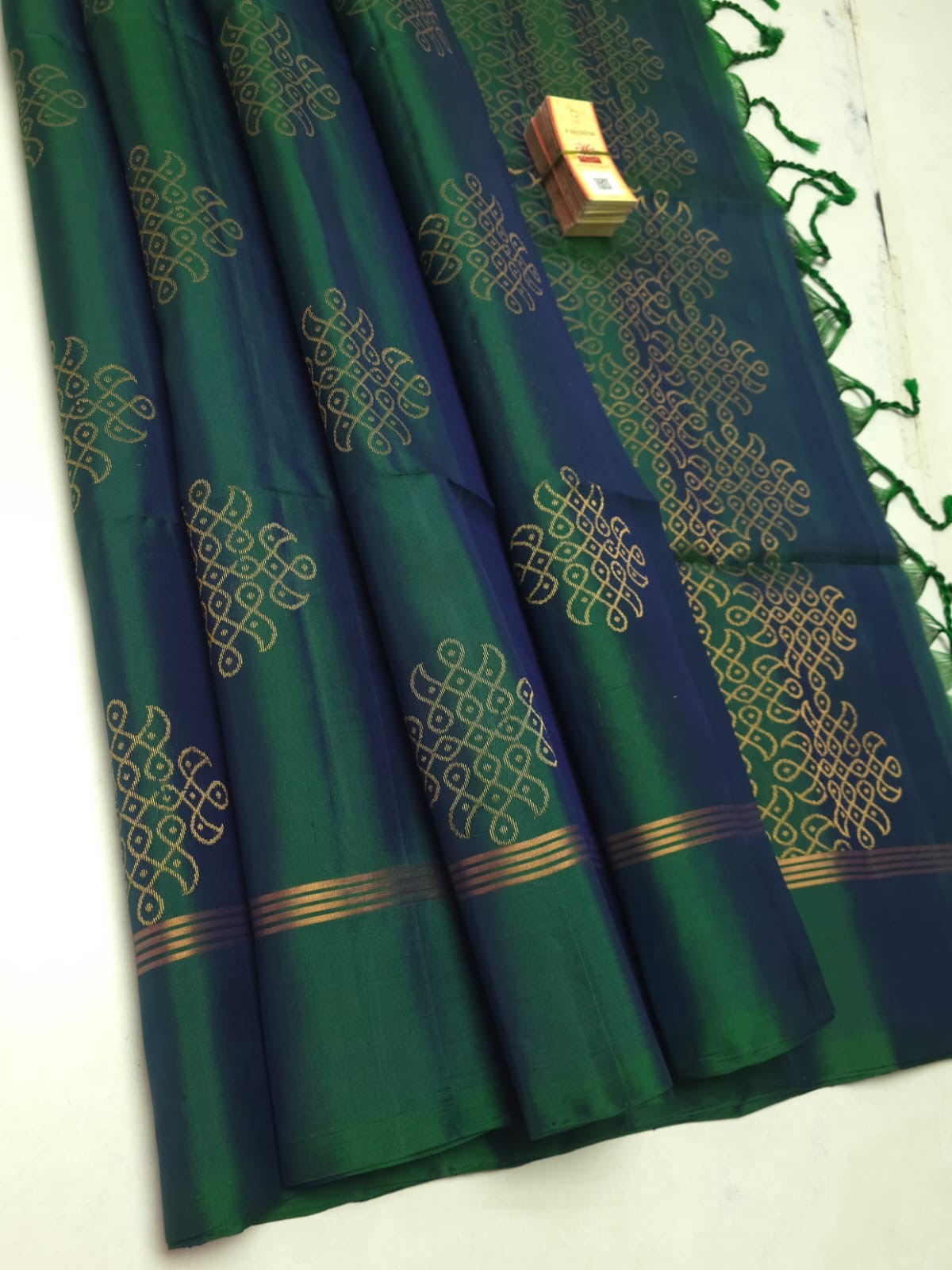 Bottle Green Pure Silk Saree with Golden Rangoli Motif – Elegant Handloom Silk with Blouse