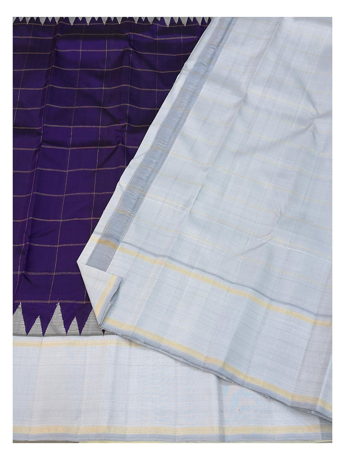Detail view of the ice blue pallu and border on the handwoven Kanchipuram silk saree
