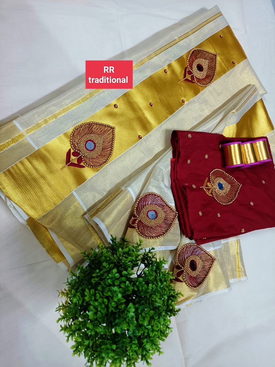 Tissue Set Mundu With Handworks