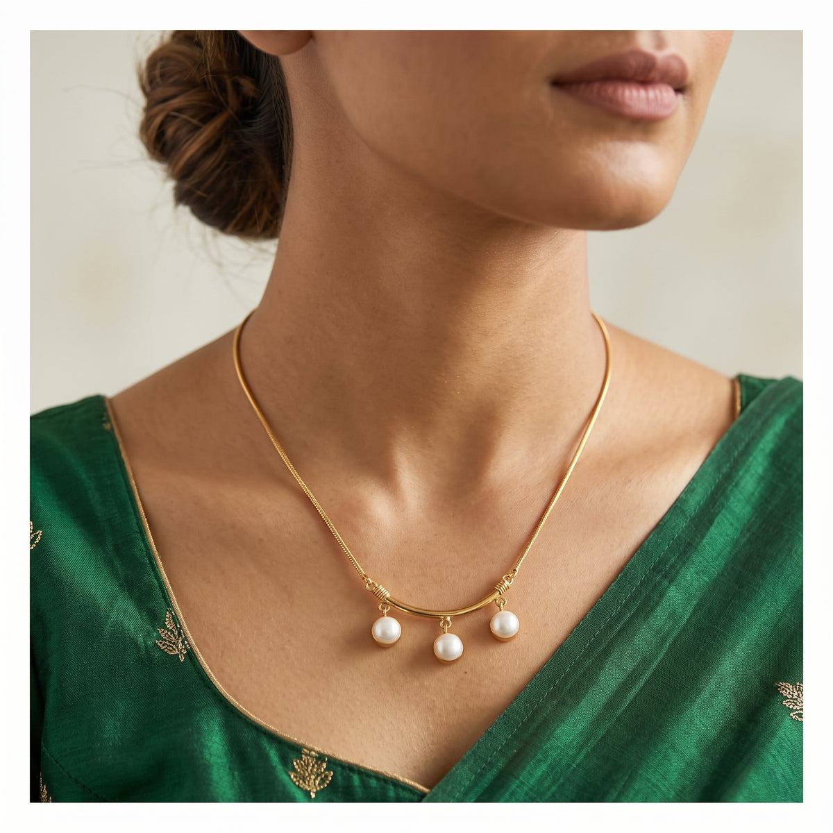 Moon Pearl Neckpiece - Gold-Toned