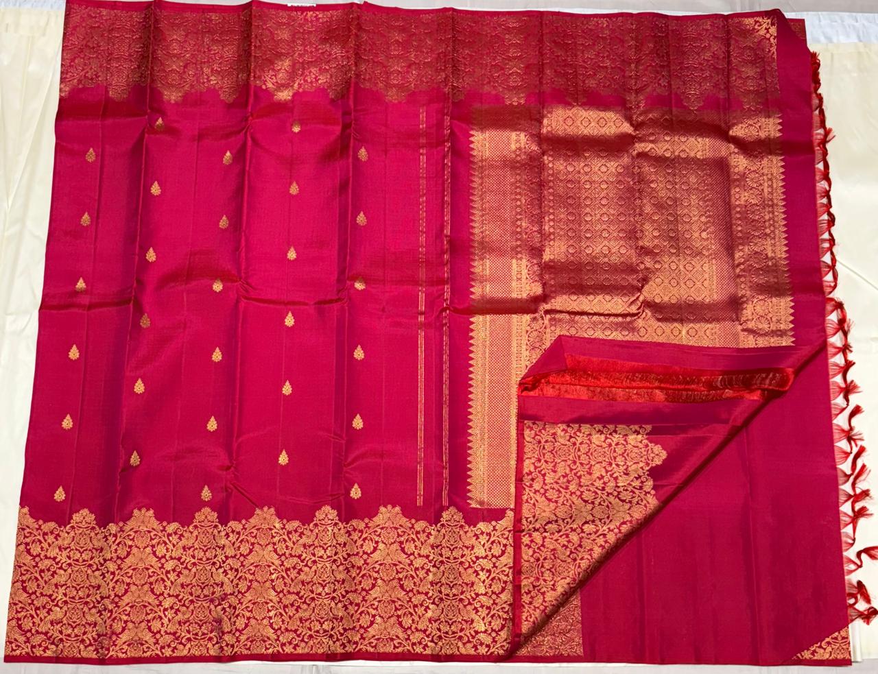 Kanchipuram Pure Silk Saree with Rich Zari Weaving – Handwoven & Silk Mark Certified