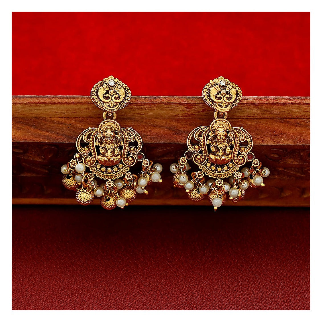 Bridal Short Neckpiece Set with Earrings - Gold-Toned
