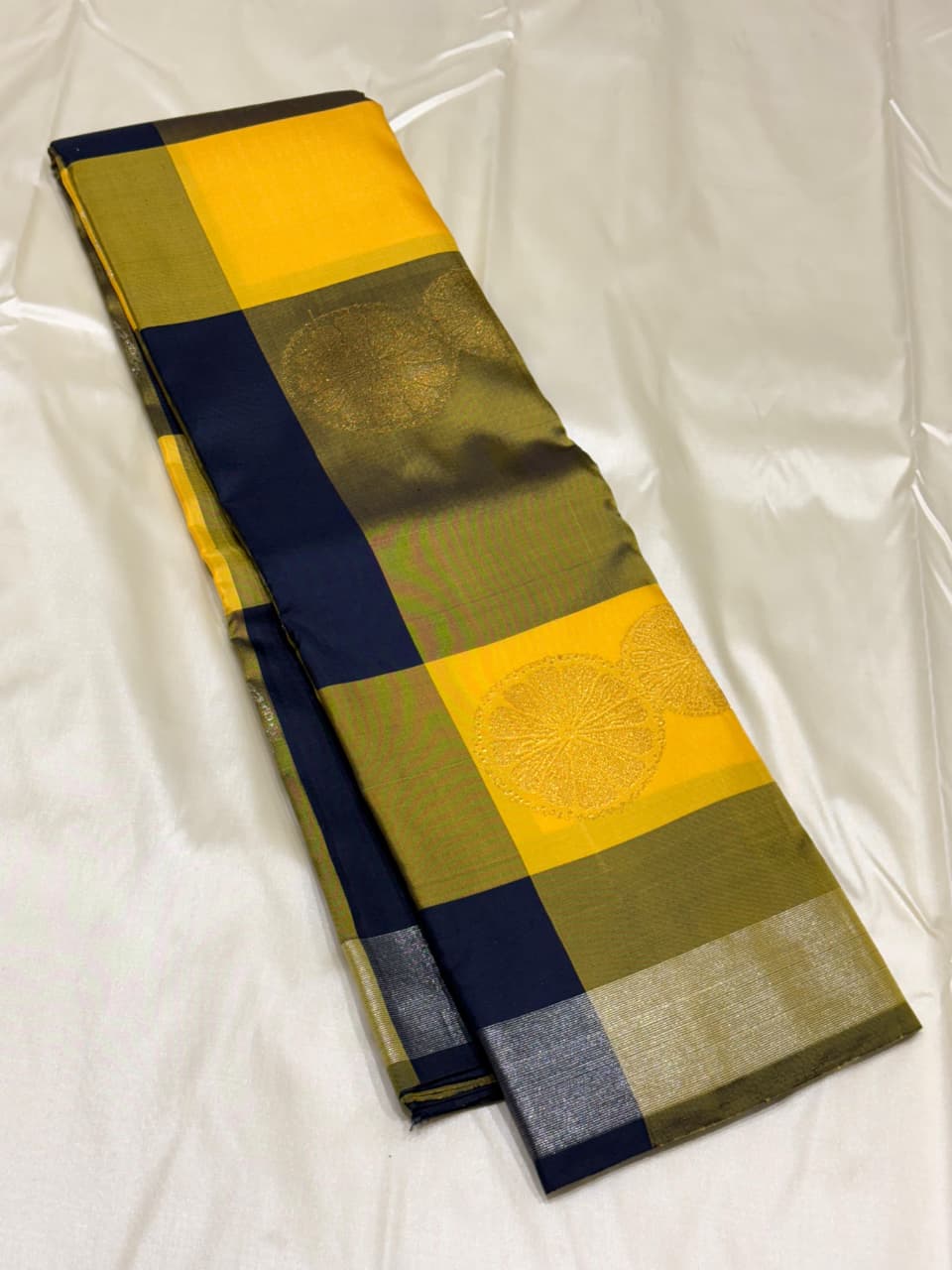 Silk Mark certified pure silk Kanchipuram saree with bold checks and motifs