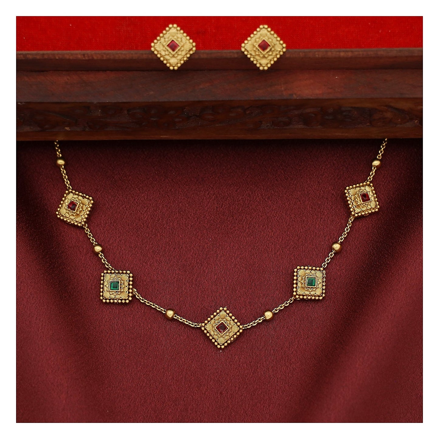 choker-necklace-set-antique-gold-tone-with-tourmaline-and-green-stone-detail-front-01.jpg