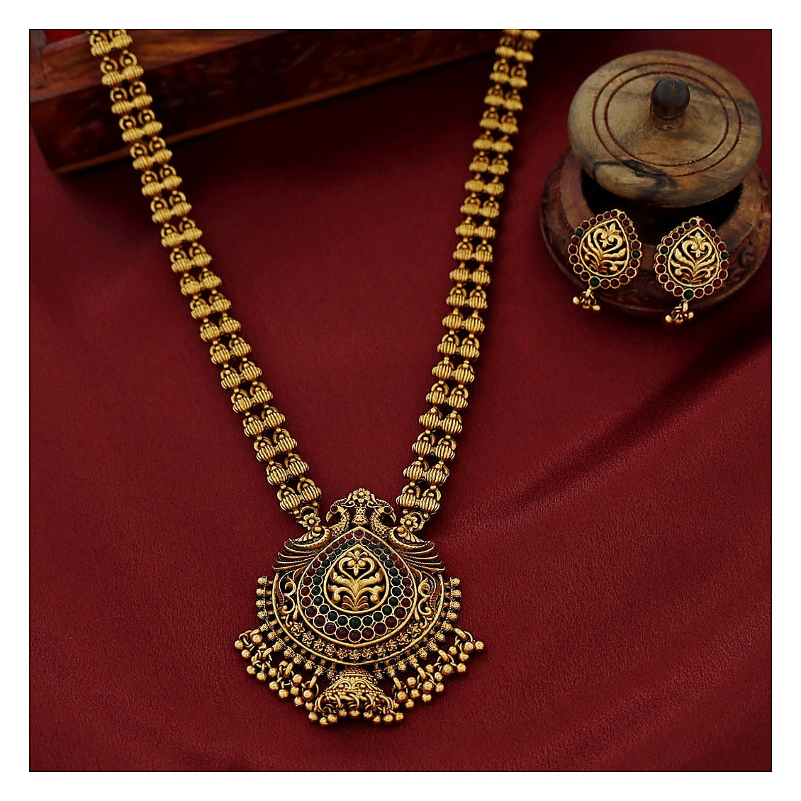long-haram-necklace-set-antique-gold-tone-with-red-and-green-stone-detail-image-2-02.jpg