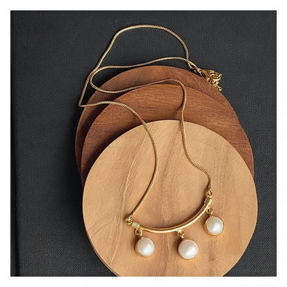Moon Pearl Neckpiece - Gold-Toned