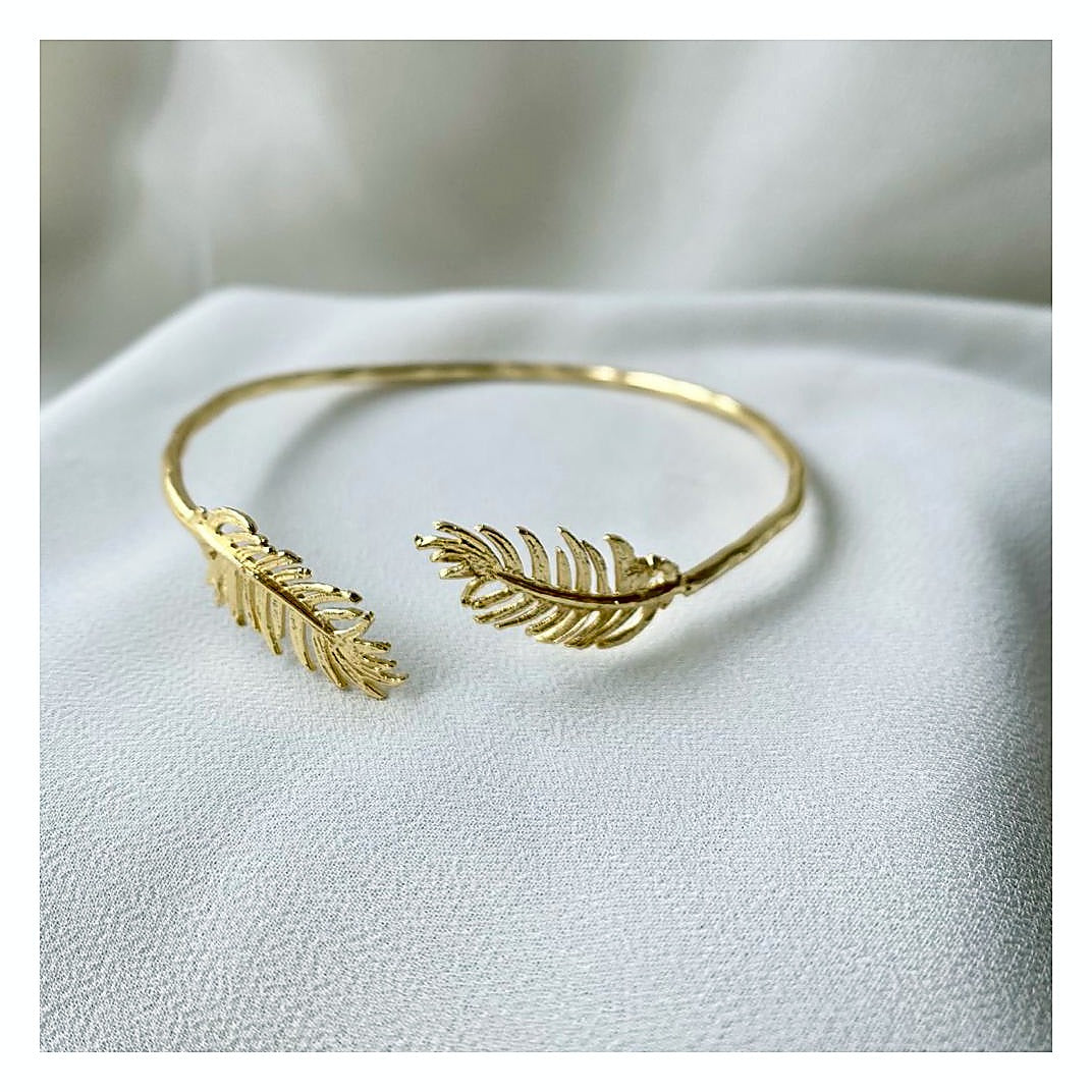 open-cuff-bangle-gold-tone-with-leaf-motif-ends-image-2-02.jpg