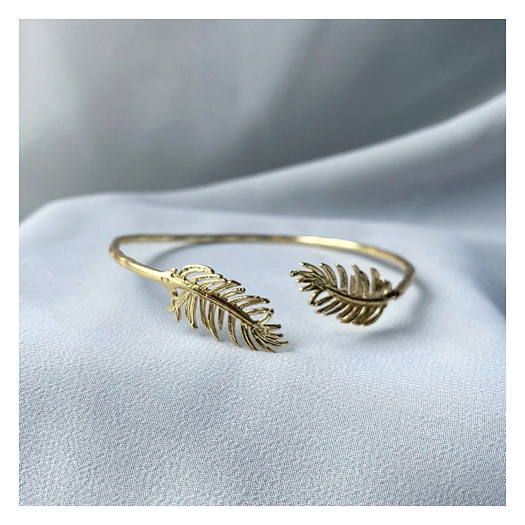 open-cuff-bangle-gold-tone-with-leaf-motif-ends-image-3-03.jpg