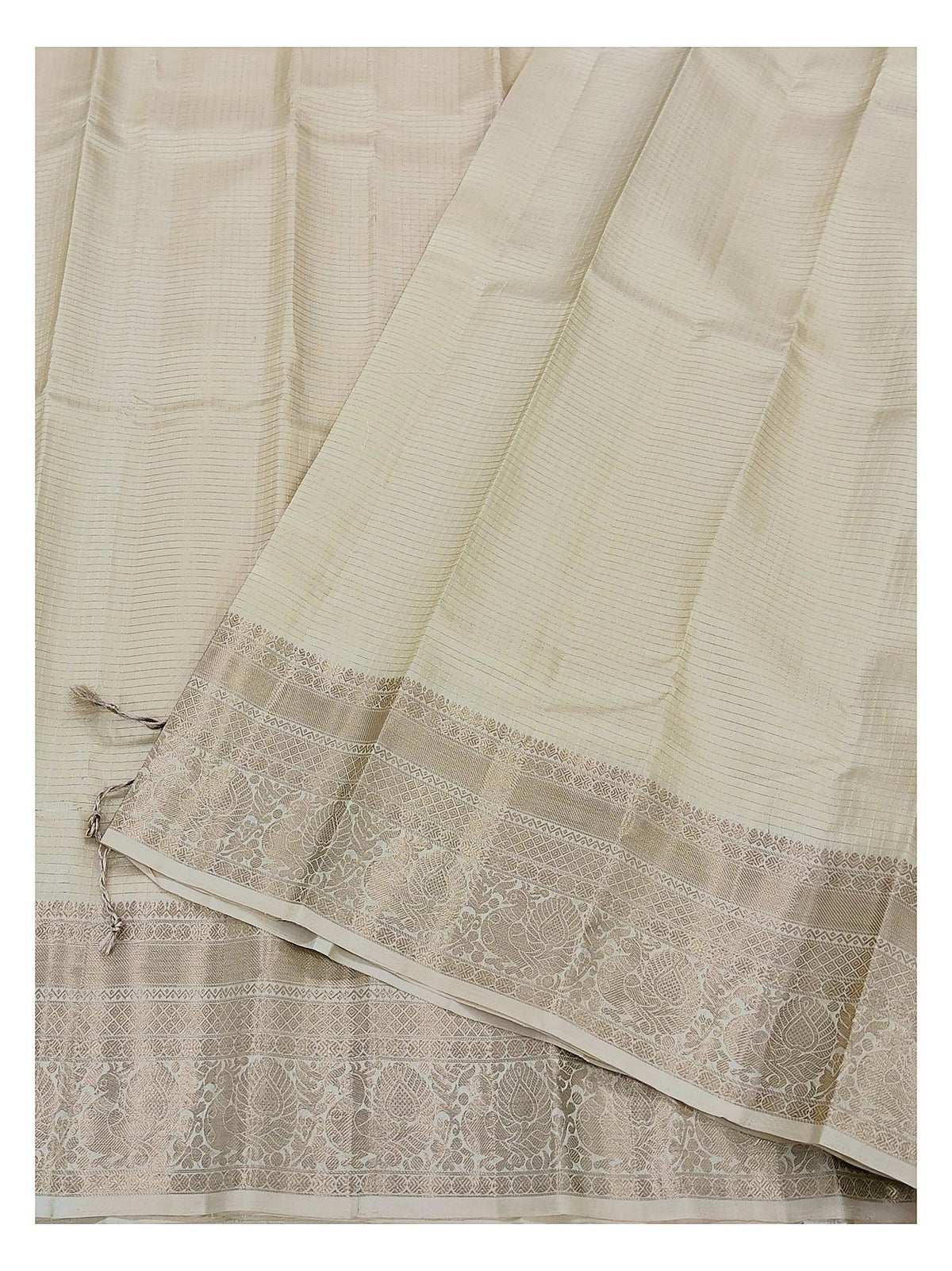 Close view of the pallu and zari border on the pure silk saree