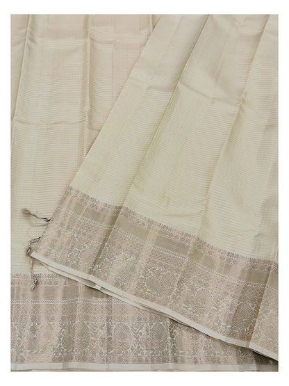 Close view of the pallu and zari border on the pure silk saree