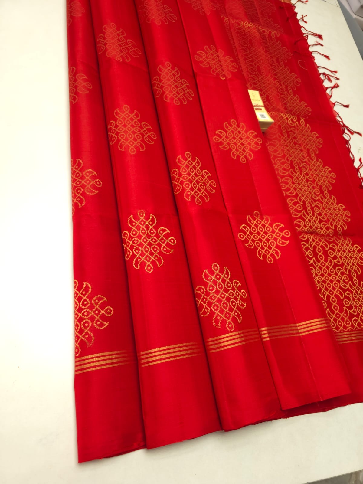 Pure silk saree with elegant Rangoli motif weaving – full view
